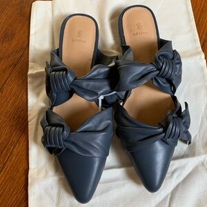 Brand new Bill Blass double knotted bows flats slip-ons size 6